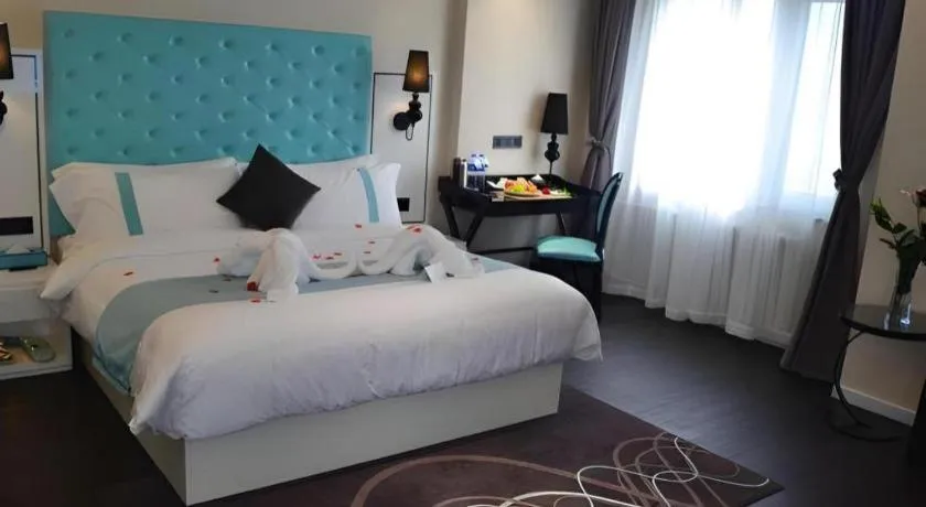 Bed in Xana Hotelle Beijing Qianmen Footbridge Metro Station