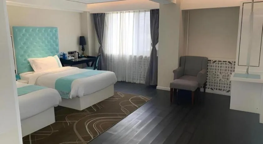 Bed in Xana Hotelle Beijing Qianmen Footbridge Metro Station