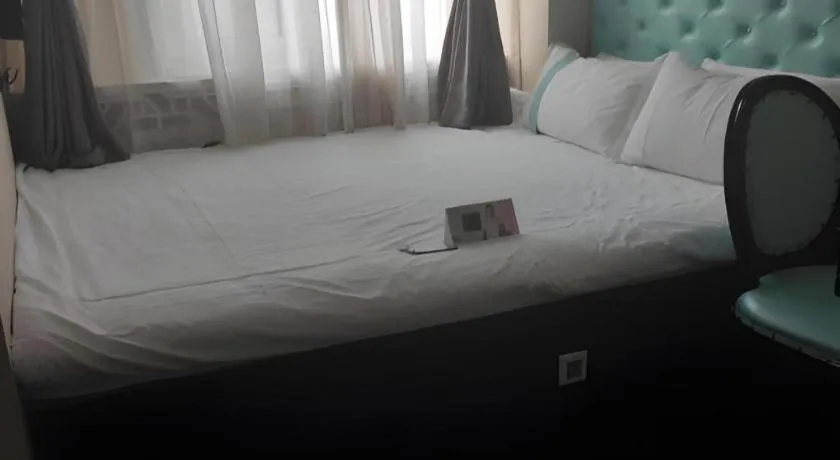 Bed in Xana Hotelle Beijing Qianmen Footbridge Metro Station