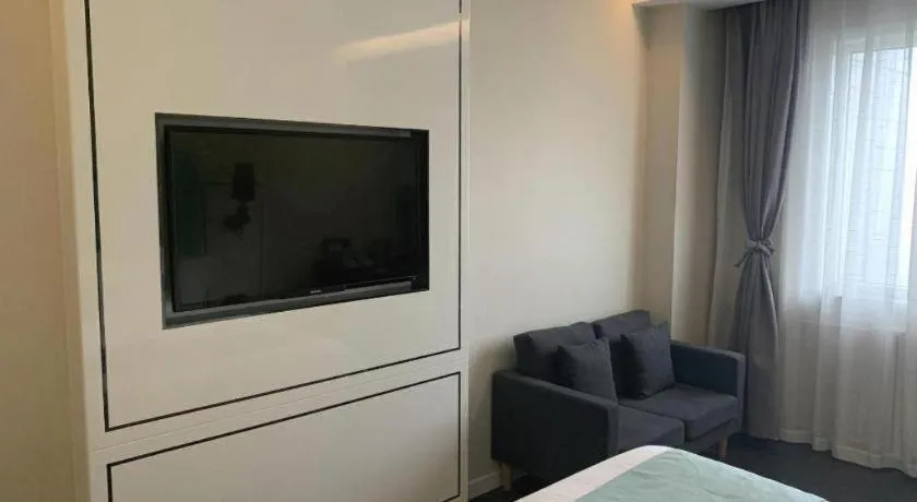 Bed in Xana Hotelle Beijing Qianmen Footbridge Metro Station