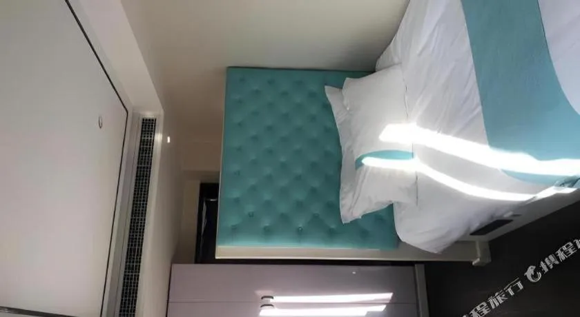 Bed in Xana Hotelle Beijing Qianmen Footbridge Metro Station