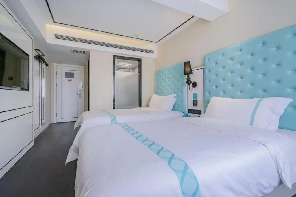 Bed in Xana Hotelle Beijing Qianmen Footbridge Metro Station