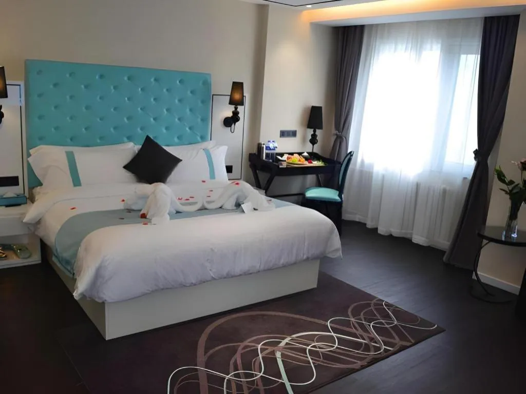 Bed in Xana Hotelle Beijing Qianmen Footbridge Metro Station