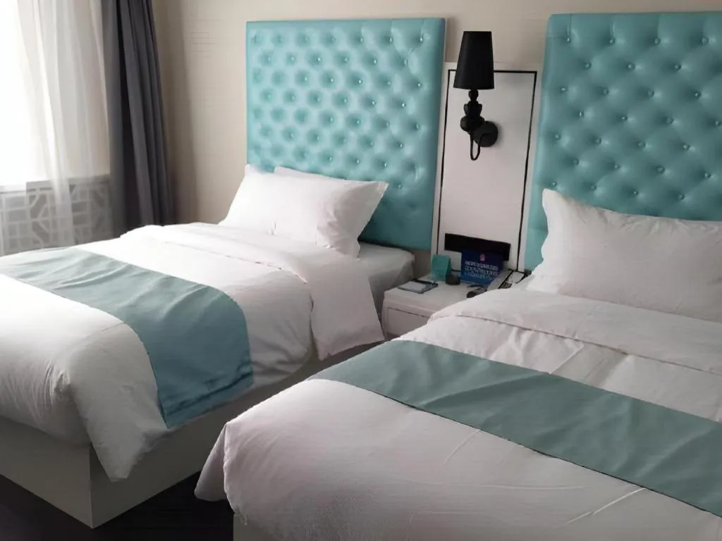 Bed in Xana Hotelle Beijing Qianmen Footbridge Metro Station