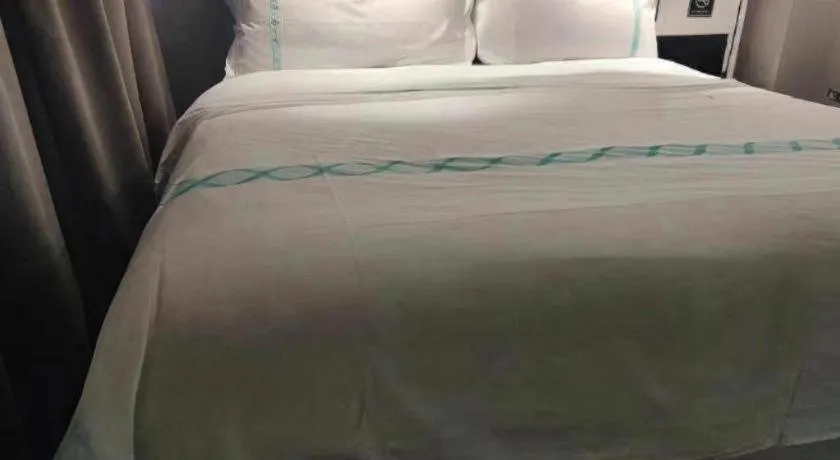 Bed in Xana Hotelle Beijing Qianmen Footbridge Metro Station