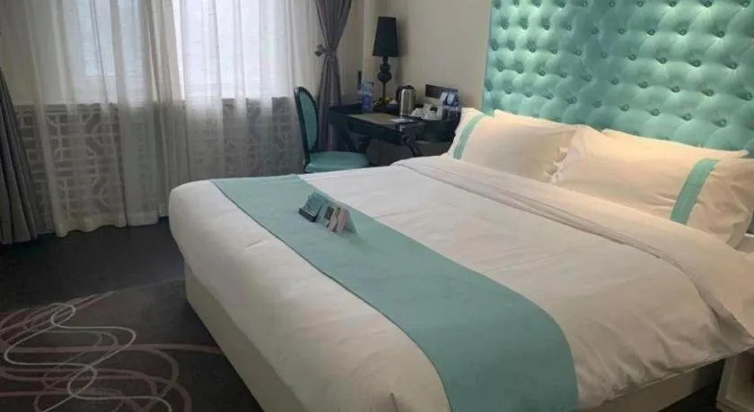 Bed in Xana Hotelle Beijing Qianmen Footbridge Metro Station