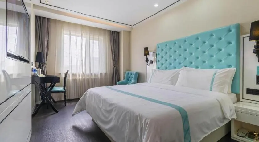 Bed in Xana Hotelle Beijing Qianmen Footbridge Metro Station