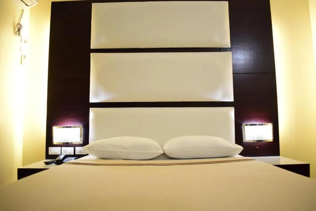 Bed in Vista Hotel Cubao