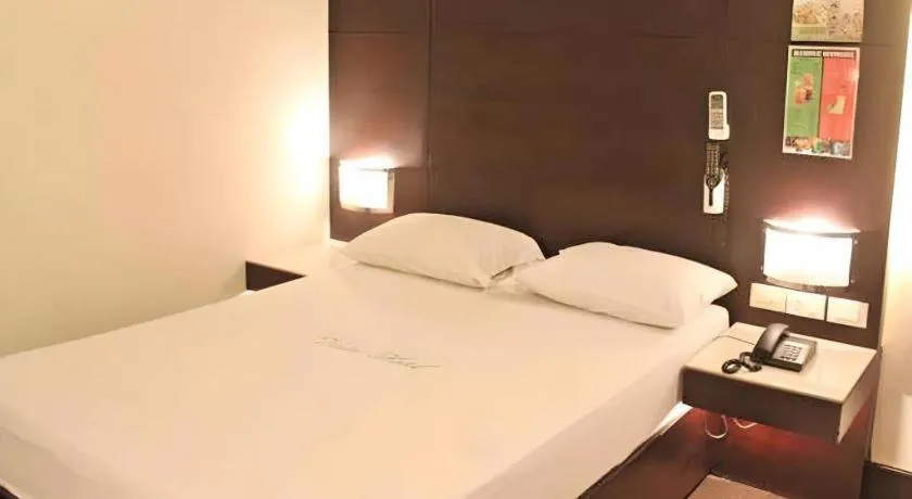 Bed in Vista Hotel Cubao