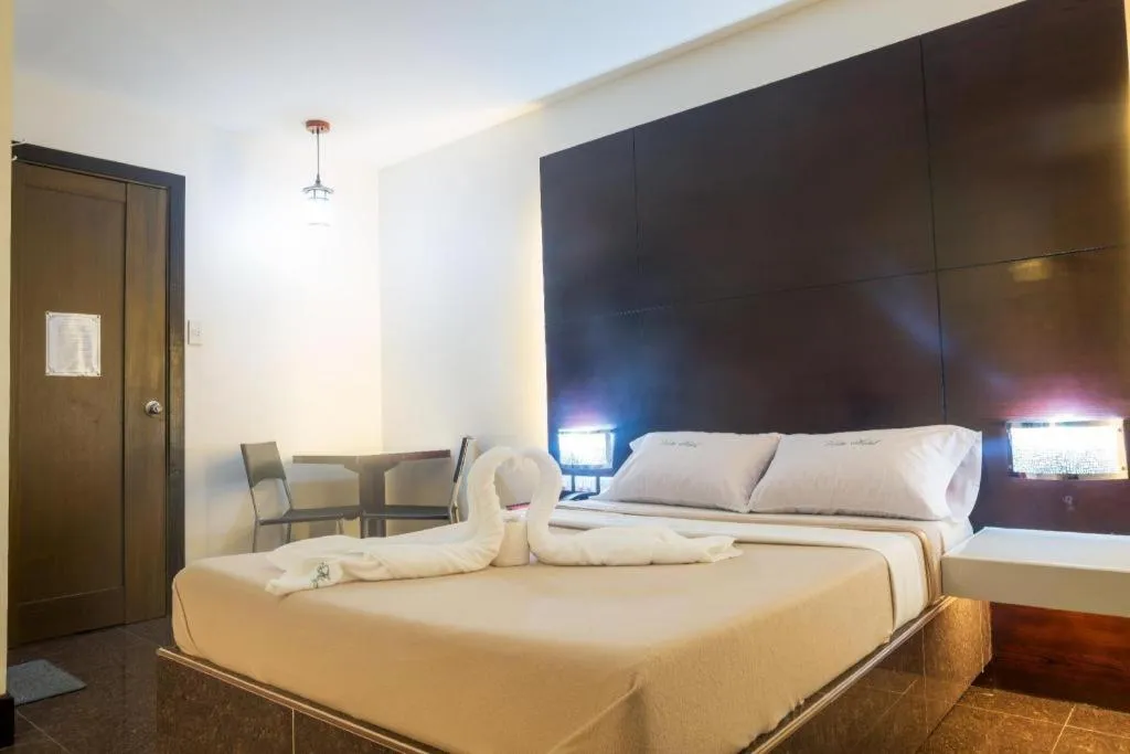 Bed in Vista Hotel Cubao