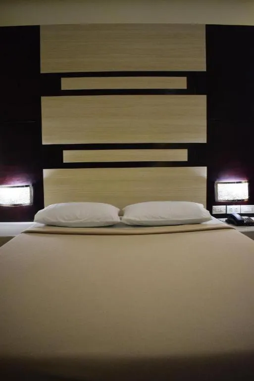 Bed in Vista Hotel Cubao