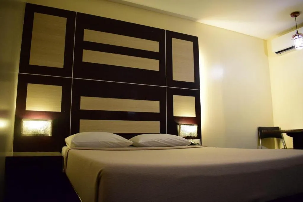 Bed in Vista Hotel Cubao