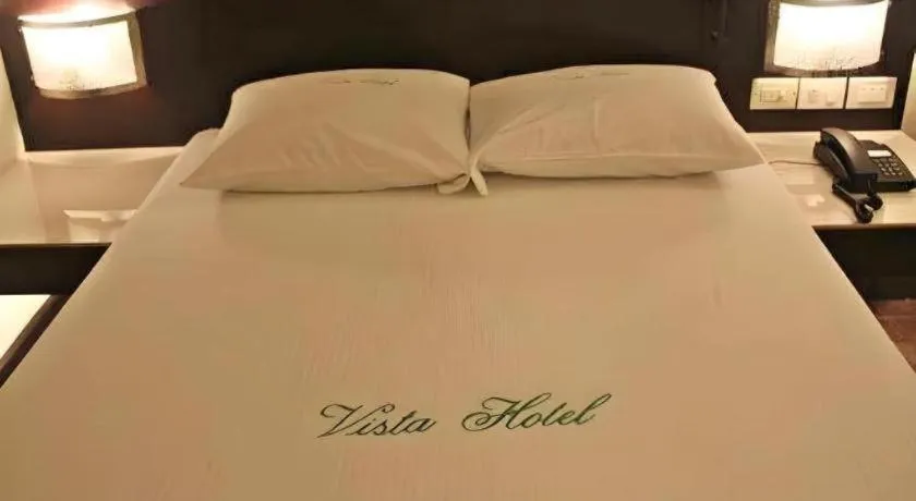 Bed in Vista Hotel Cubao