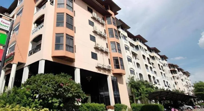 Town In Town Gardent Resort