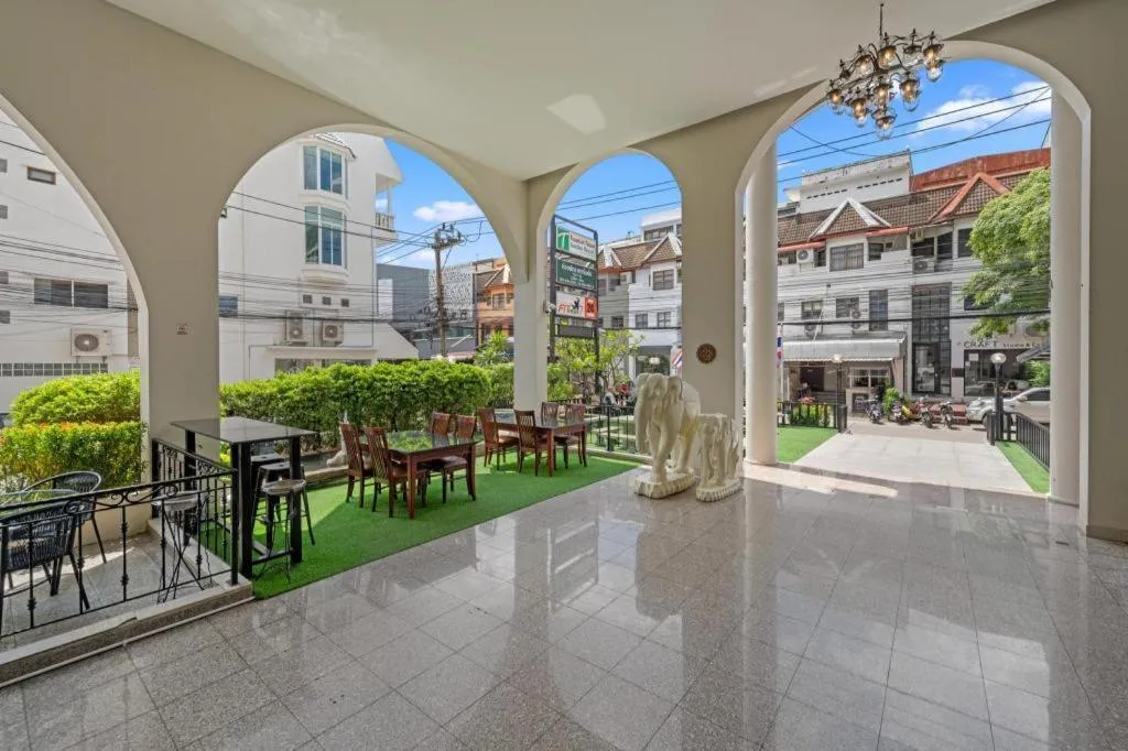 Town In Town Gardent Resort