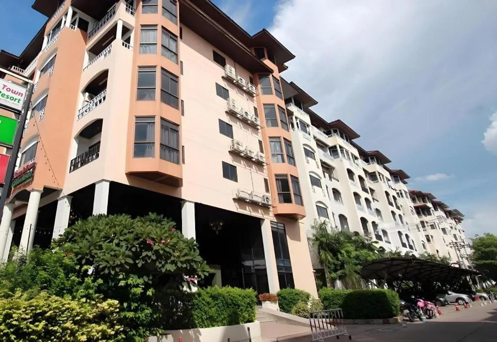 Town In Town Gardent Resort