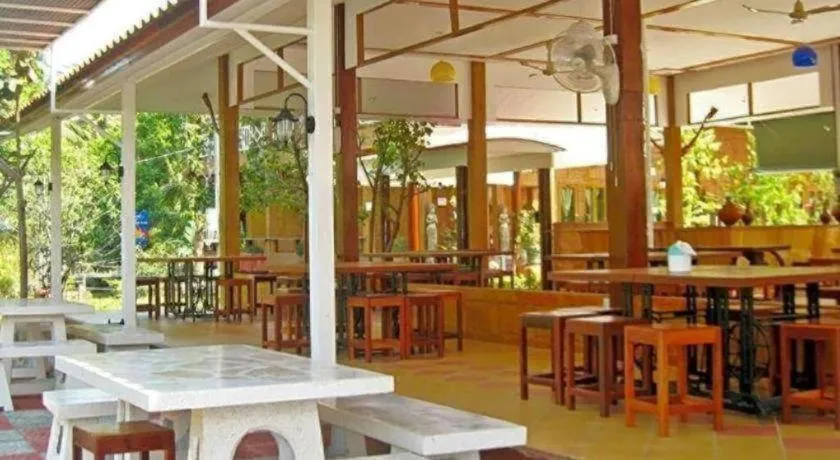 Baansuan Amphawan Resort