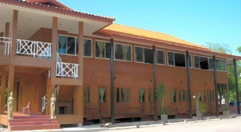 Baansuan Amphawan Resort