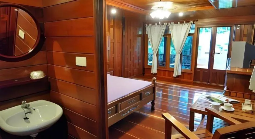 Baansuan Amphawan Resort