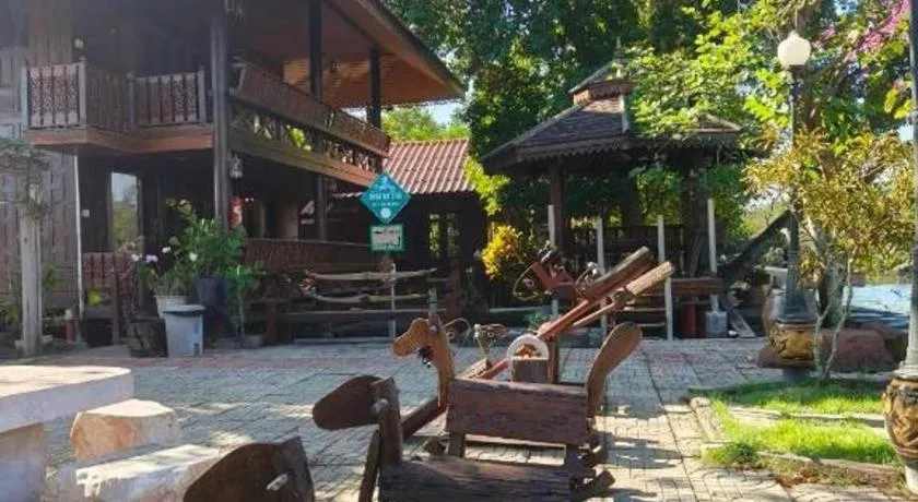 Baansuan Amphawan Resort