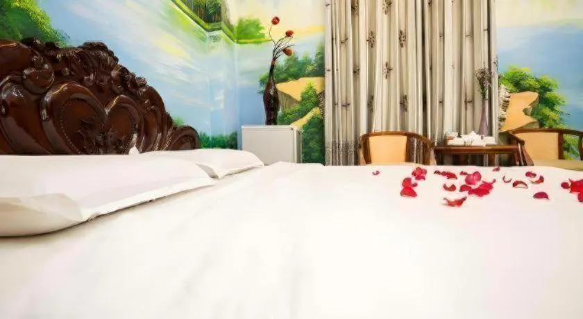 Bed in Phuong Linh Hotel