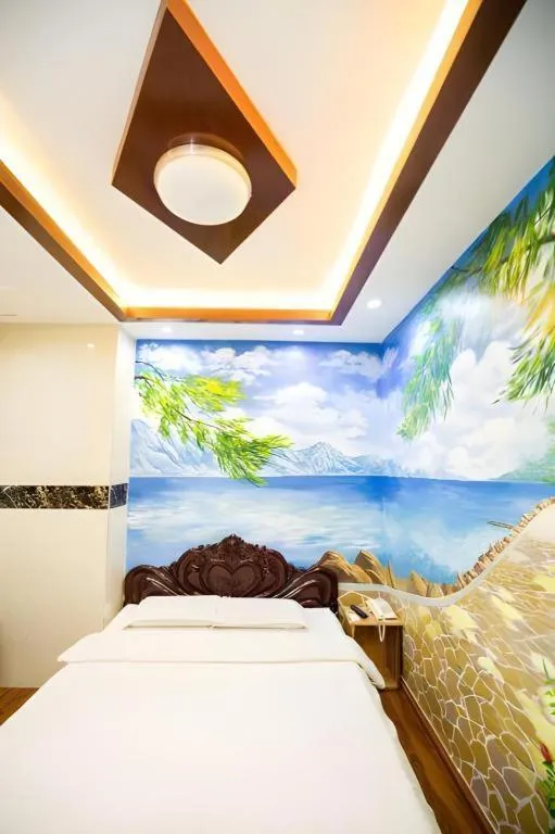 Bed in Phuong Linh Hotel