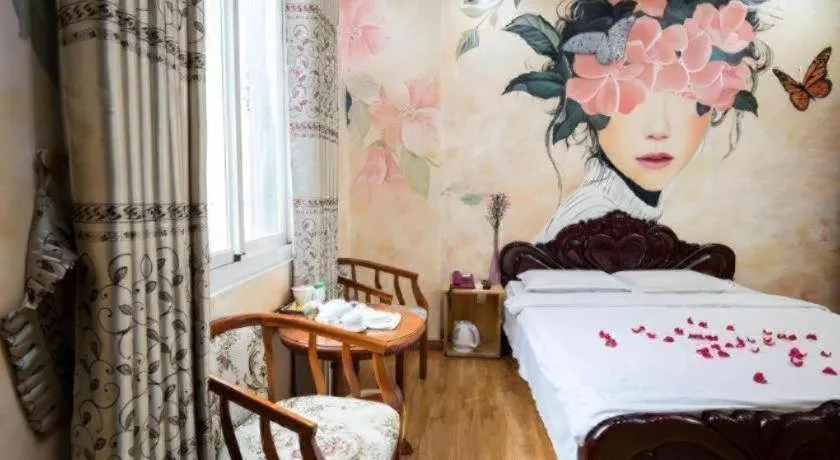 Bed in Phuong Linh Hotel