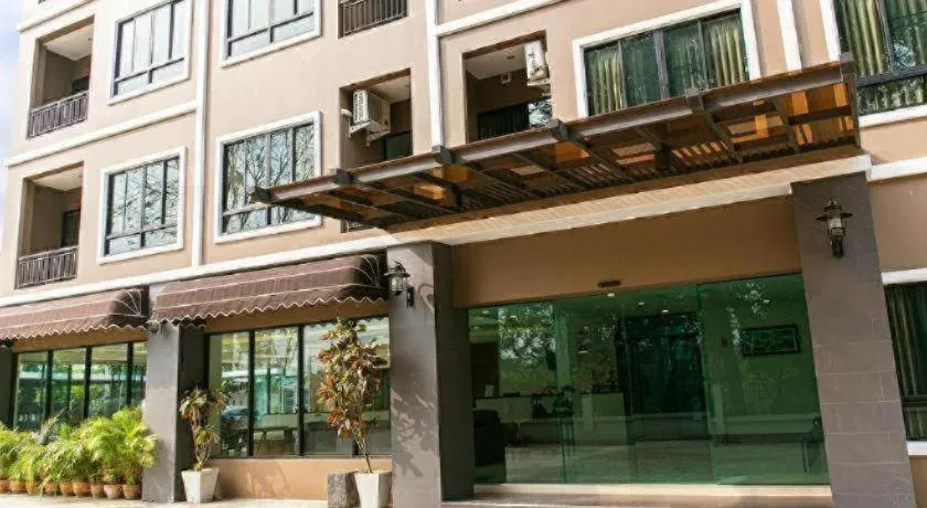 B2 Sriracha Premier Hotel