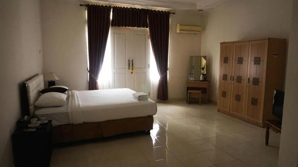 Bed in The Garden Hotel