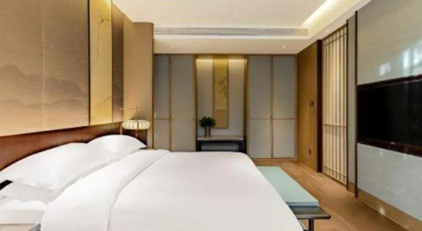 Bed in Wuxi Shanse Hotel