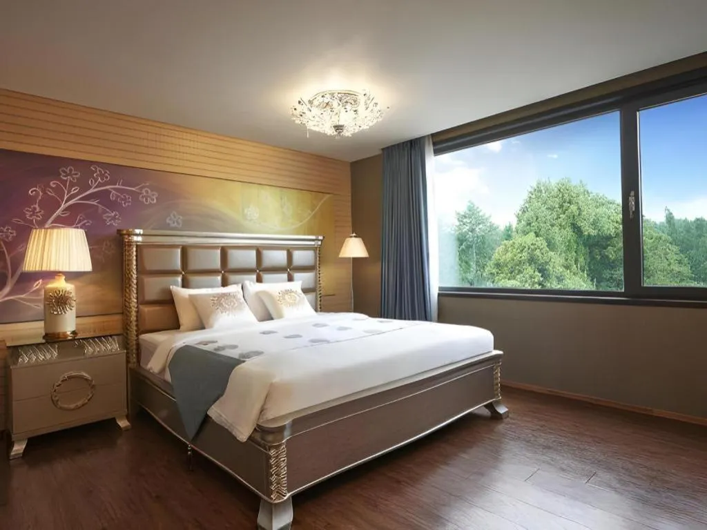 Bed in Dam and Roo Resort