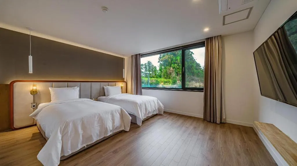 Bed in Dam and Roo Resort