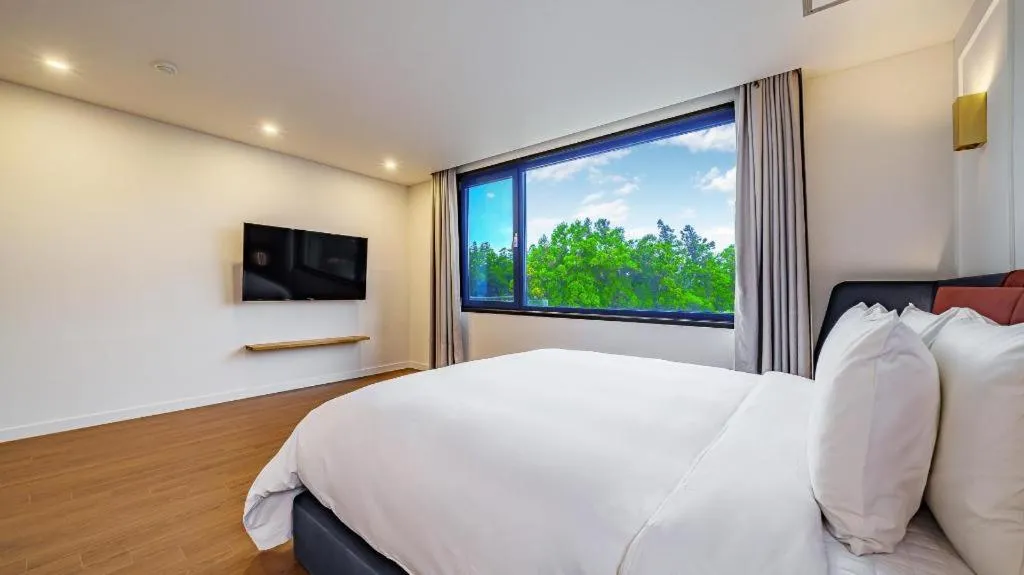 Bed in Dam and Roo Resort