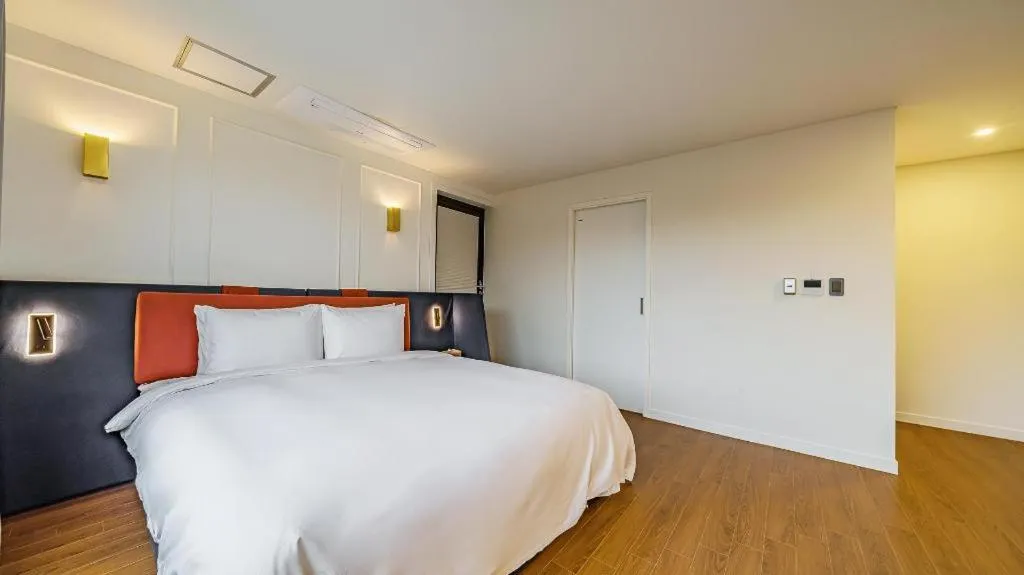 Bed in Dam and Roo Resort