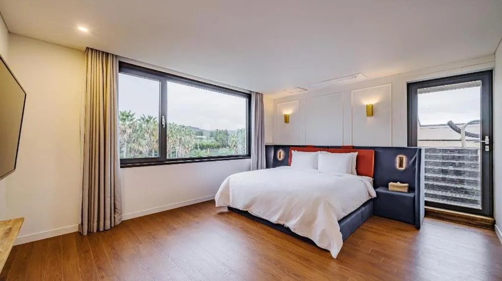 Bed in Dam and Roo Resort