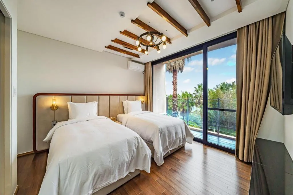 Bed in Dam and Roo Resort