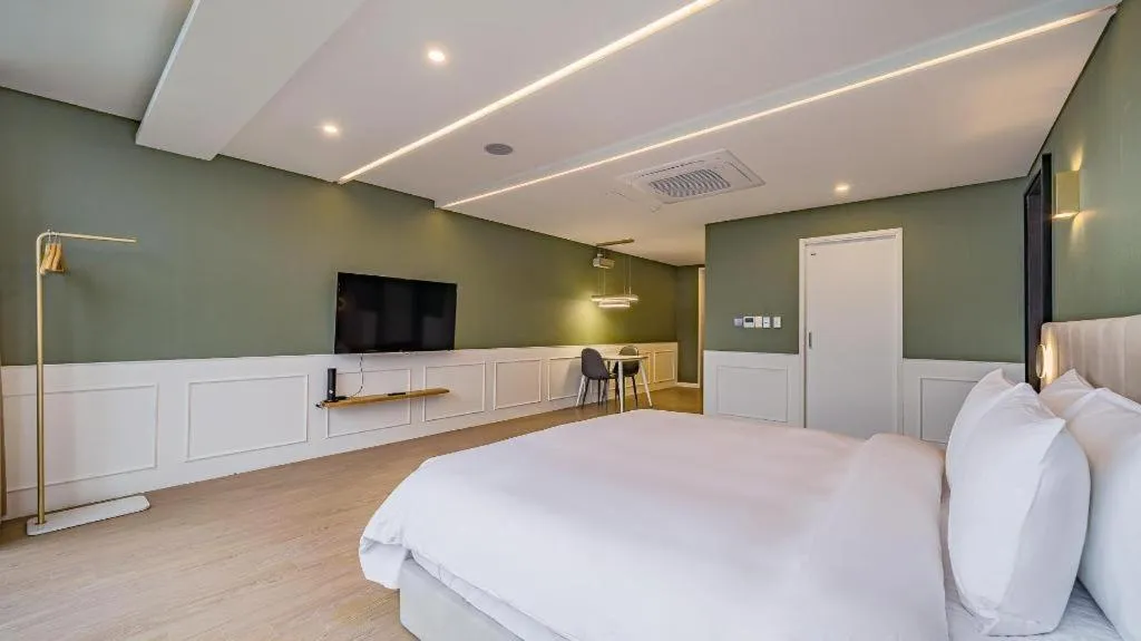 Bed in Dam and Roo Resort