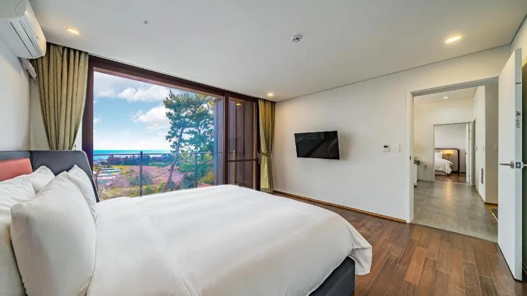 Bed in Dam and Roo Resort