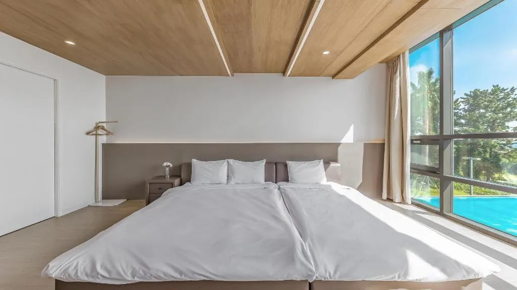 Bed in Dam and Roo Resort