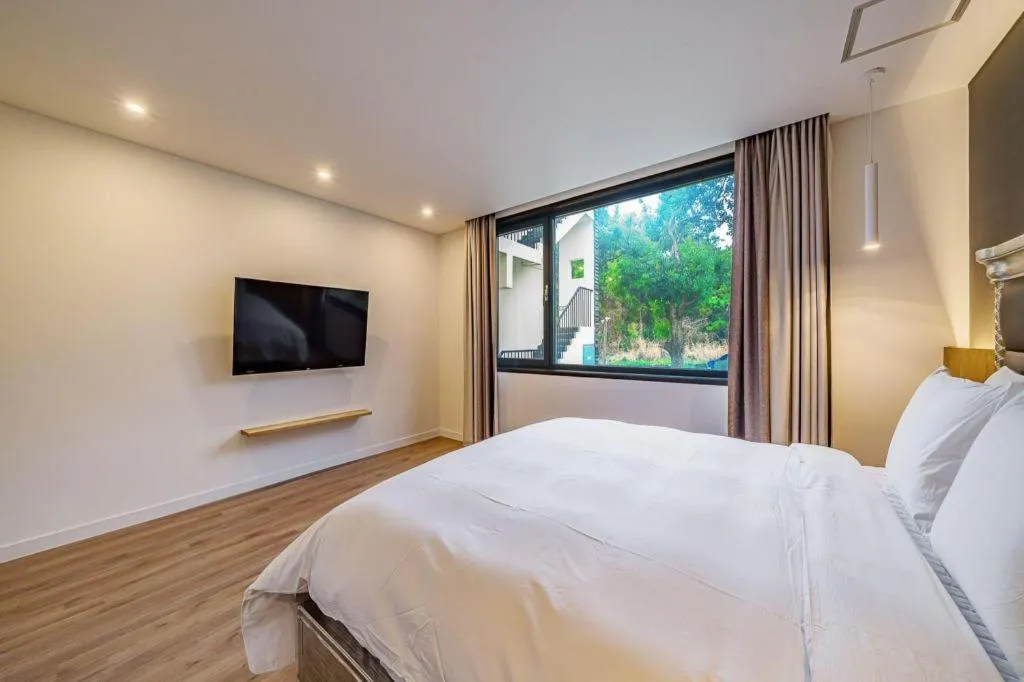 Bed in Dam and Roo Resort