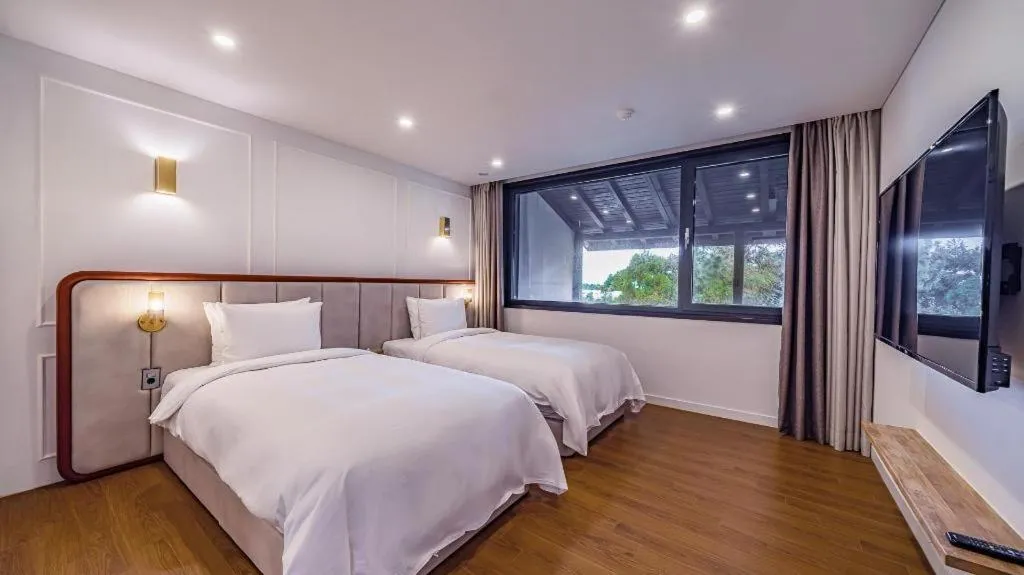 Bed in Dam and Roo Resort