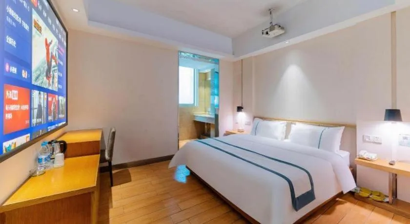 Bed in City Comfort Inn Guangzhou Hanxi Changlong Shiqiao Metro Station