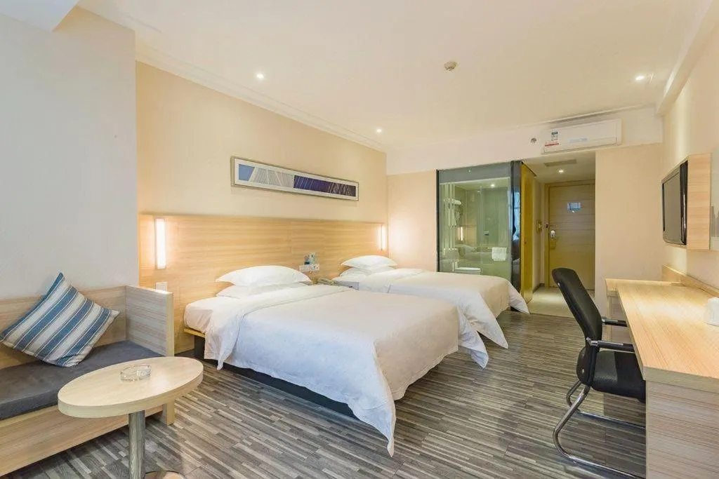 Bed in City Comfort Inn Guangzhou Hanxi Changlong Shiqiao Metro Station