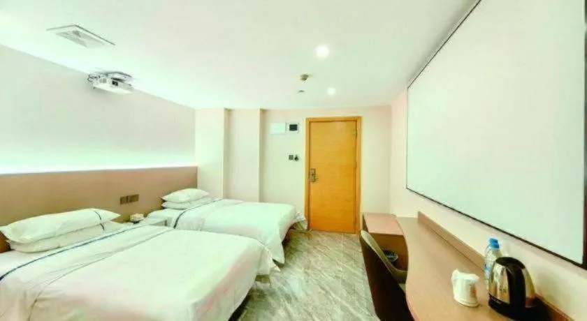 Bed in City Comfort Inn Guangzhou Hanxi Changlong Shiqiao Metro Station