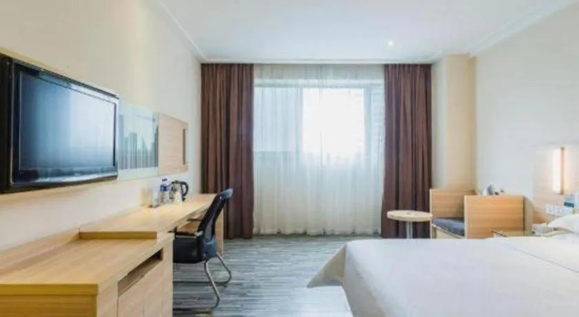 Bed in City Comfort Inn Guangzhou Hanxi Changlong Shiqiao Metro Station