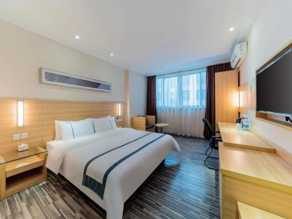 Bed in City Comfort Inn Guangzhou Hanxi Changlong Shiqiao Metro Station