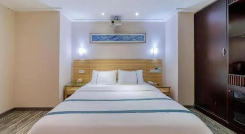 Bed in City Comfort Inn Guangzhou Hanxi Changlong Shiqiao Metro Station