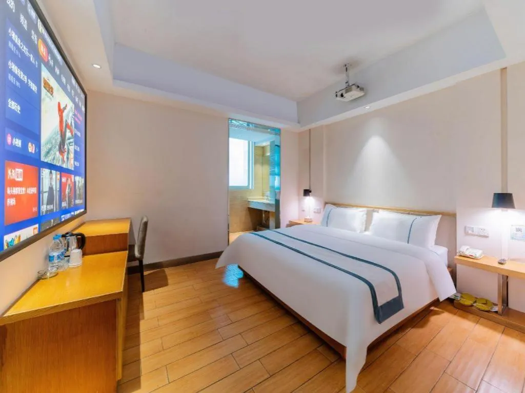 Bed in City Comfort Inn Guangzhou Hanxi Changlong Shiqiao Metro Station