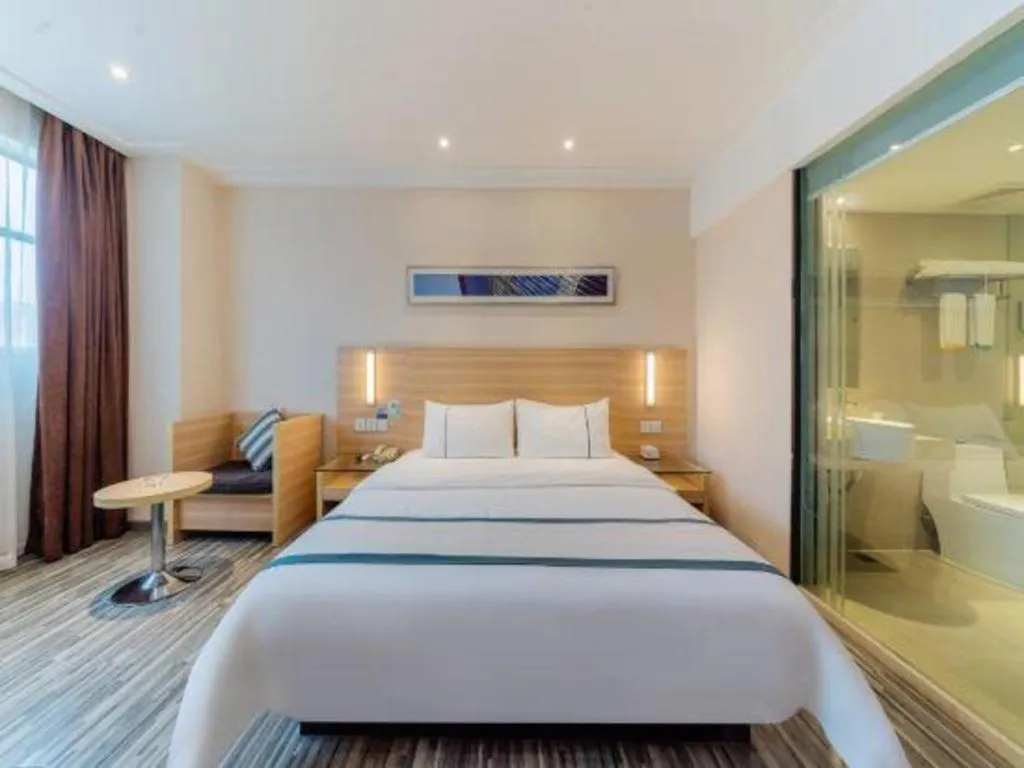 Bed in City Comfort Inn Guangzhou Hanxi Changlong Shiqiao Metro Station
