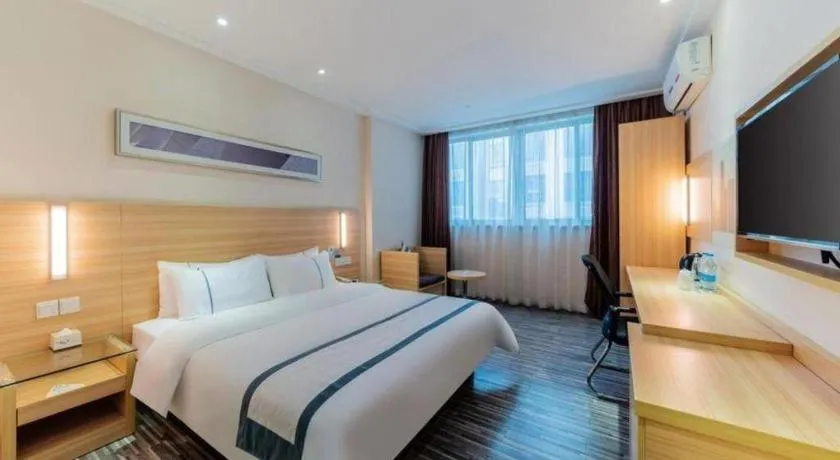Bed in City Comfort Inn Guangzhou Hanxi Changlong Shiqiao Metro Station